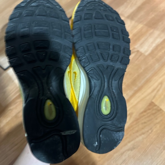 Uses Nike air max 97s - Picture 2 of 5